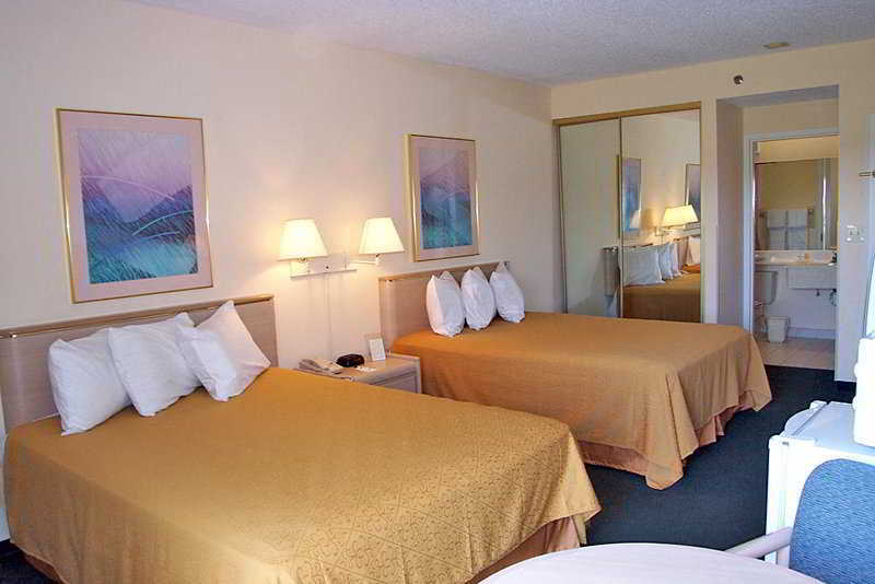 Quality Inn And Suites Golf Resort Naples Room photo
